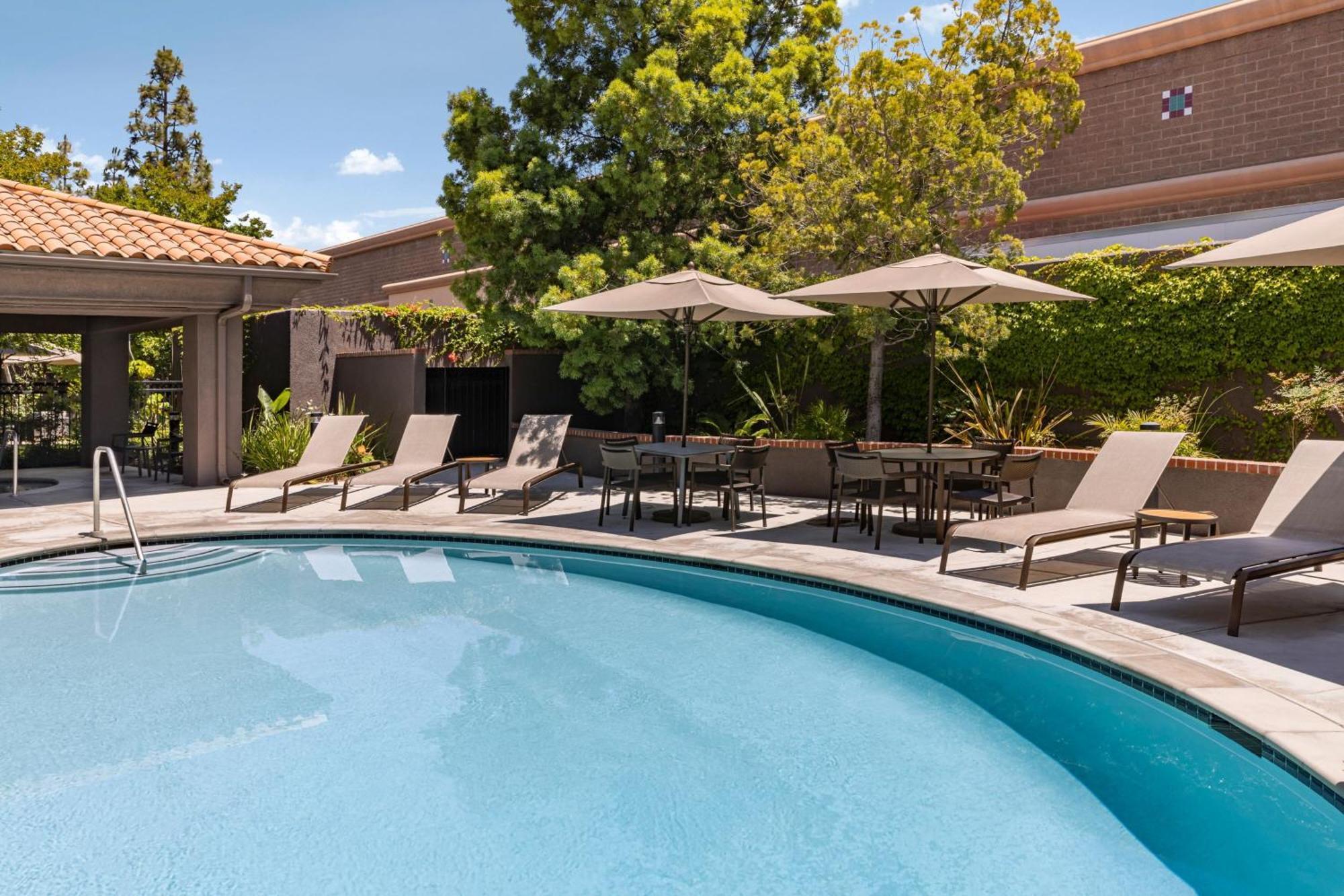 Courtyard Ventura סימי ואלי מראה חיצוני תמונה