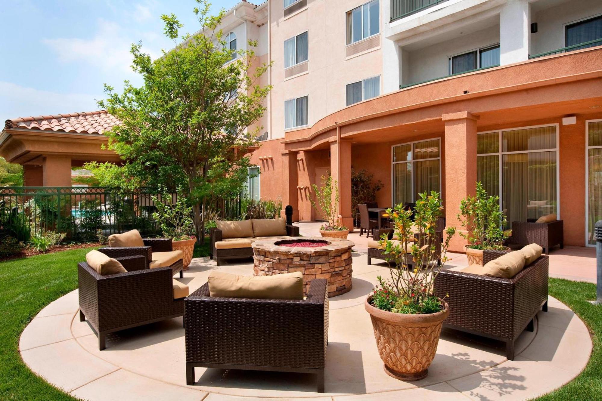 Courtyard Ventura סימי ואלי מראה חיצוני תמונה