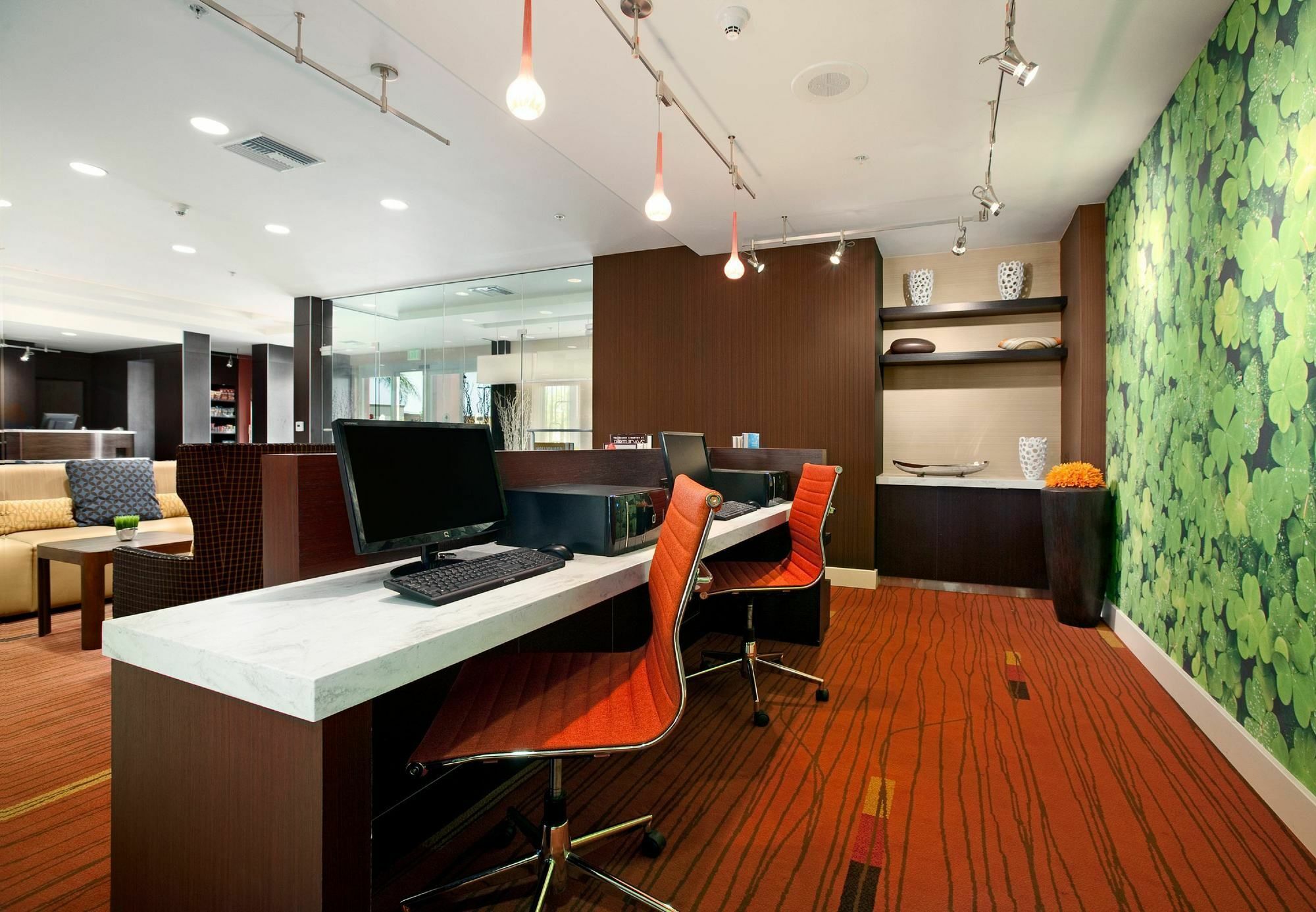 Courtyard Ventura סימי ואלי מתקנים תמונה